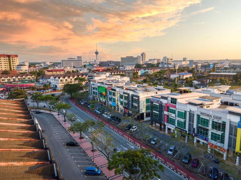 Rocana Hotel Kuantan Buitenkant foto