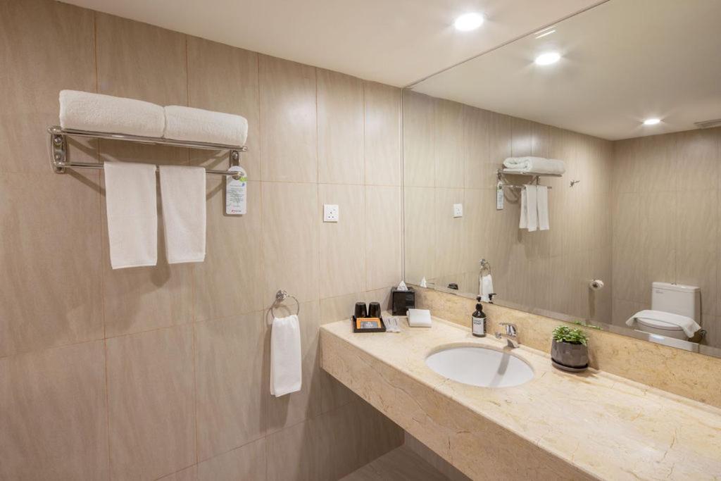 Rocana Hotel Kuantan Buitenkant foto