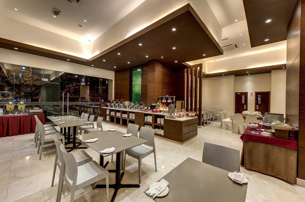 Rocana Hotel Kuantan Buitenkant foto