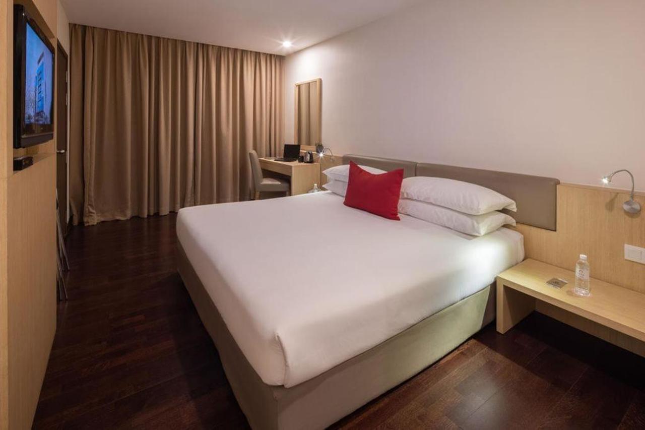Rocana Hotel Kuantan Buitenkant foto