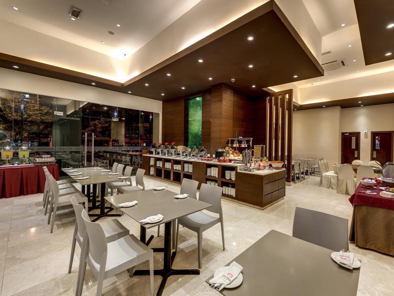 Rocana Hotel Kuantan Buitenkant foto