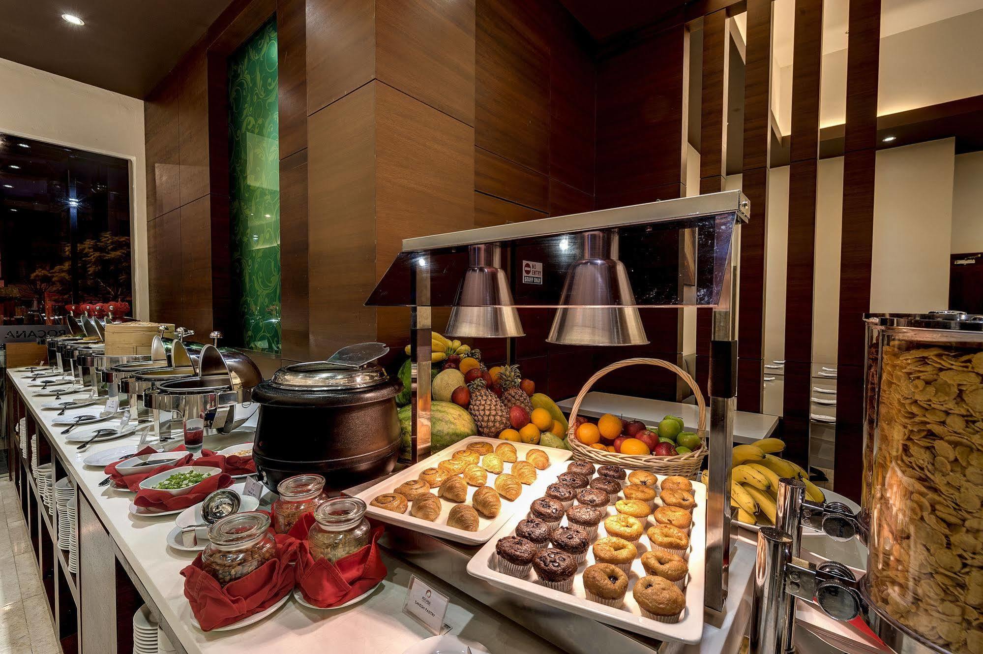 Rocana Hotel Kuantan Buitenkant foto